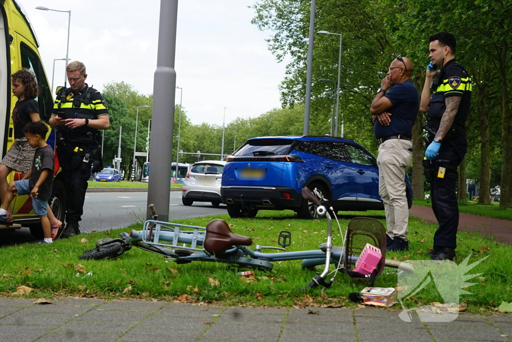 Kind op loopfiets aangereden door automobilist