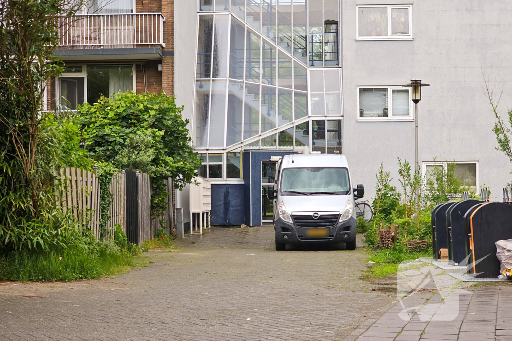 Politie aanwezig na aantreffen van overleden persoon in woning