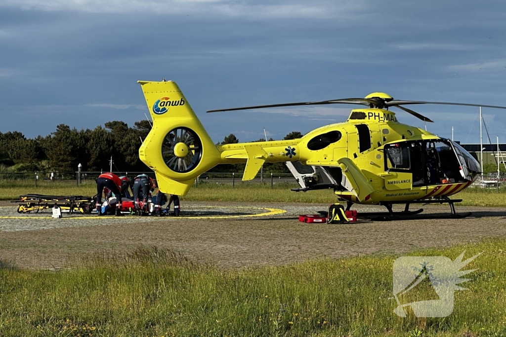 Traumahelikopter landt ter ondersteuning bij de huisartsenpraktijk