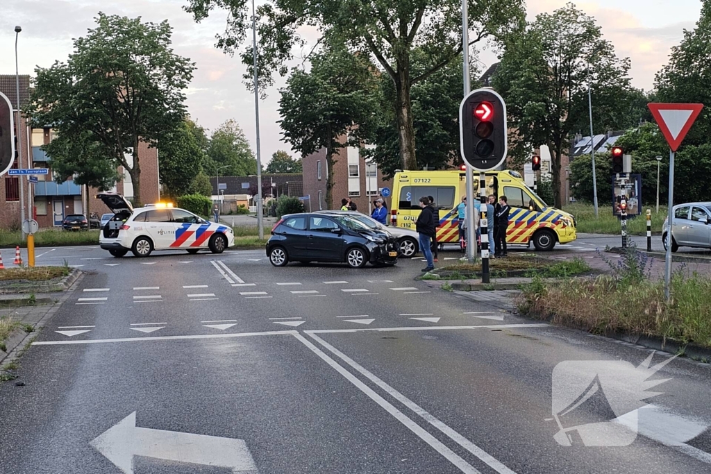 Flinke schade bij ongeval op kruising