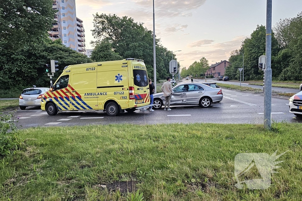 Flinke schade bij ongeval op kruising