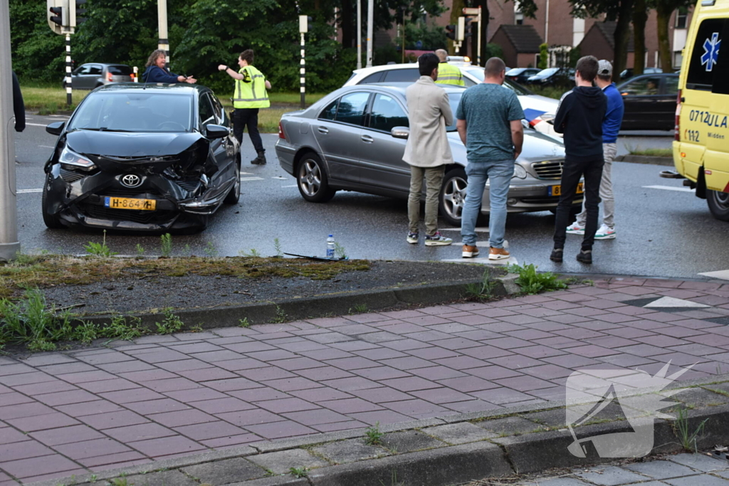 Flinke schade bij ongeval op kruising