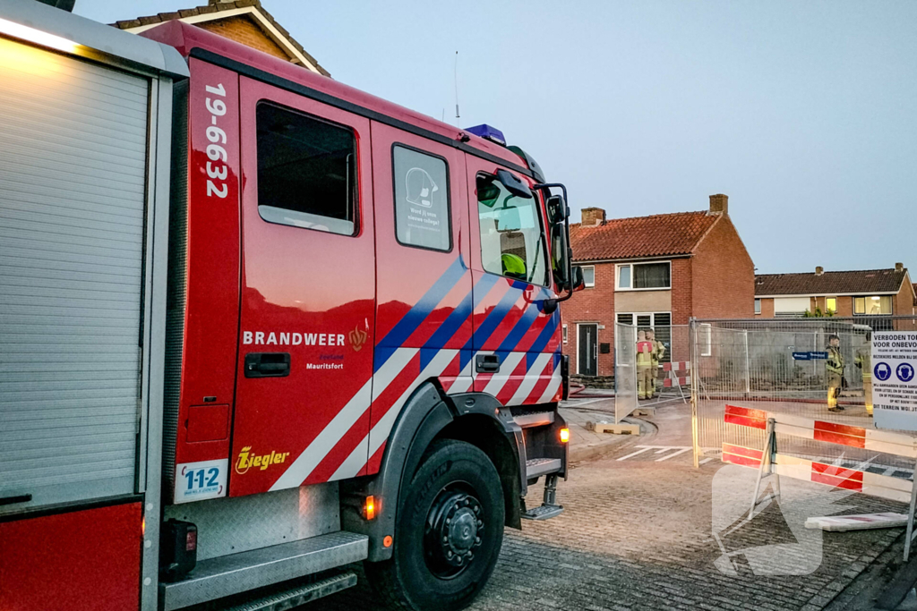 Brandweer spoelt riool door na vreemde lucht