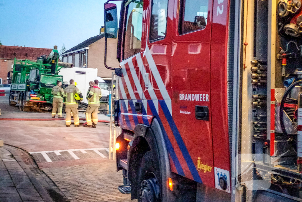 Brandweer spoelt riool door na vreemde lucht