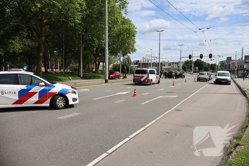 Frontale botsing nadat auto's elkaar raken