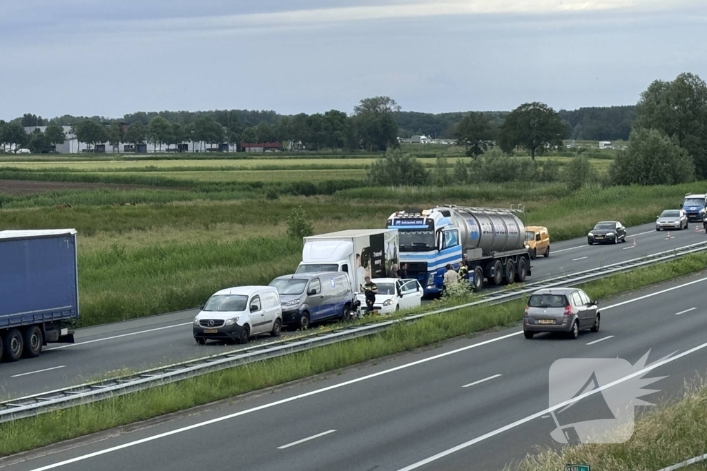 Veel schade en vertraging na ongeval met meerdere voertuigen