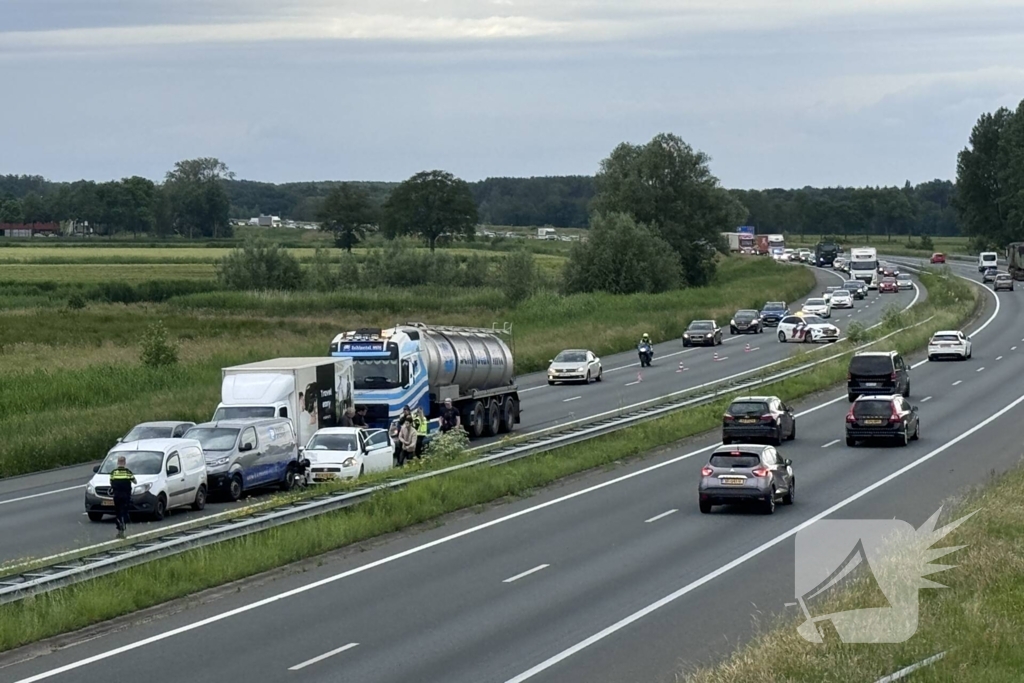 Veel schade en vertraging na ongeval met meerdere voertuigen