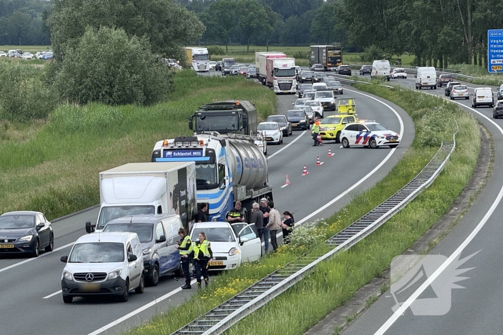 Veel schade en vertraging na ongeval met meerdere voertuigen