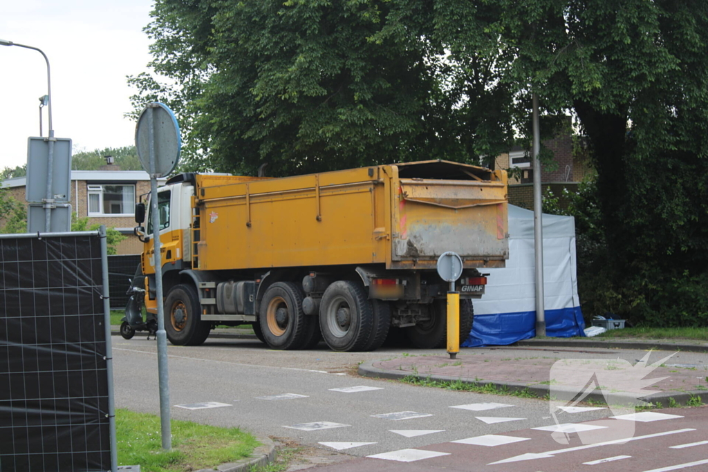 Scooterrijder overlijdt na aanrijding met vrachtwagen