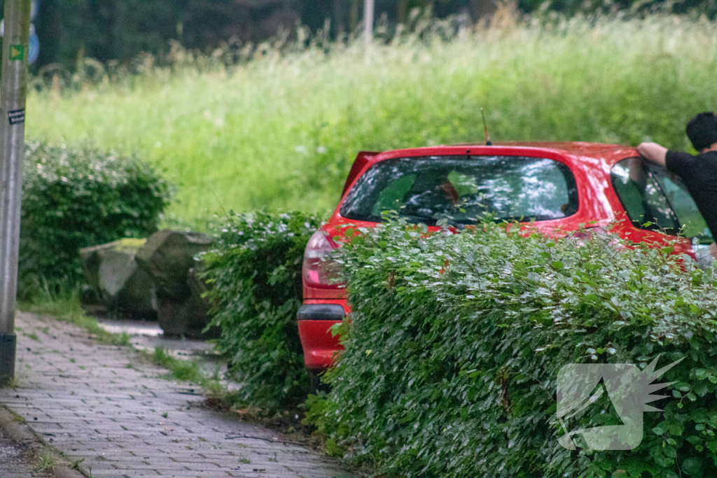 Veel schade bij enkelzijdige aanrijding