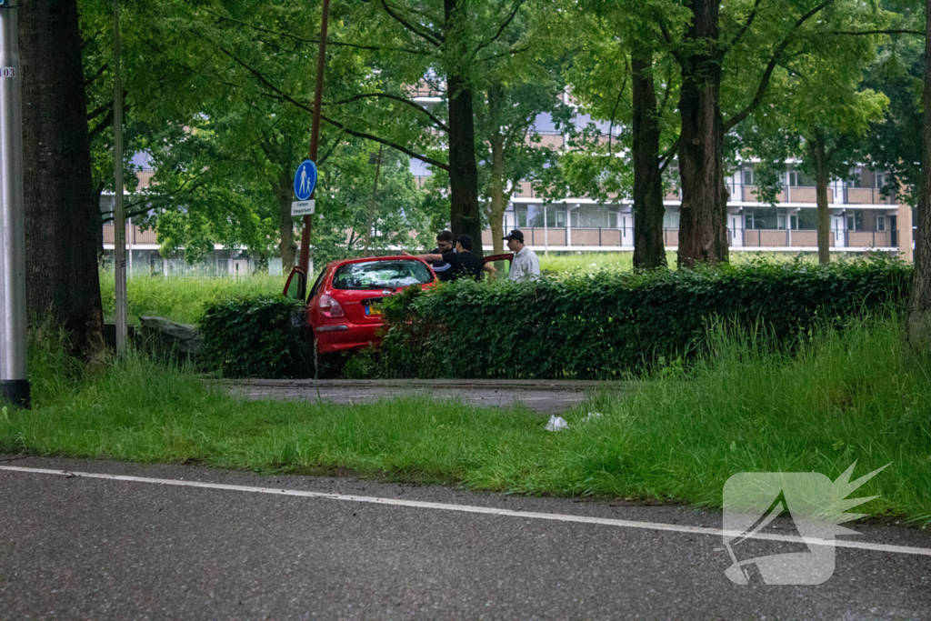 Veel schade bij enkelzijdige aanrijding