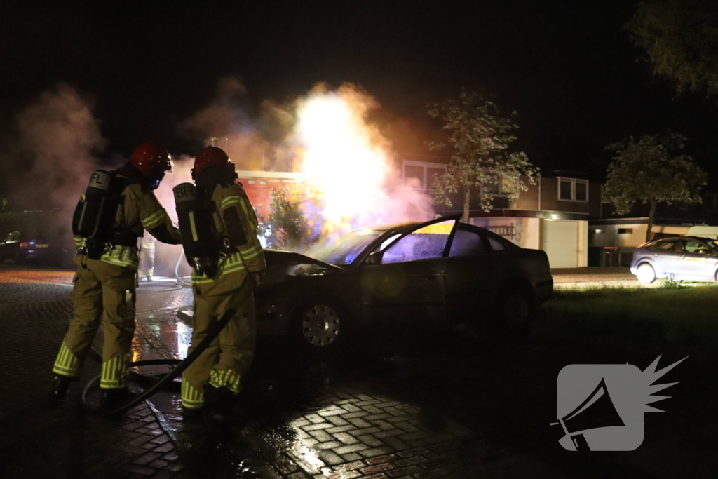 Voertuig beschadigd bij brand