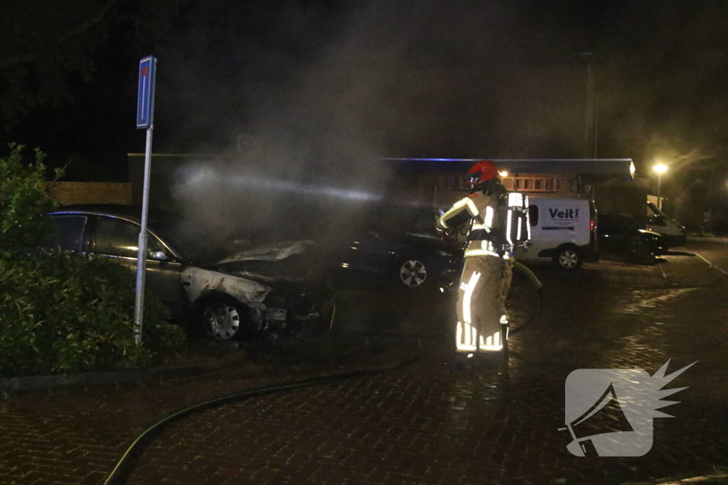 Voertuig beschadigd bij brand