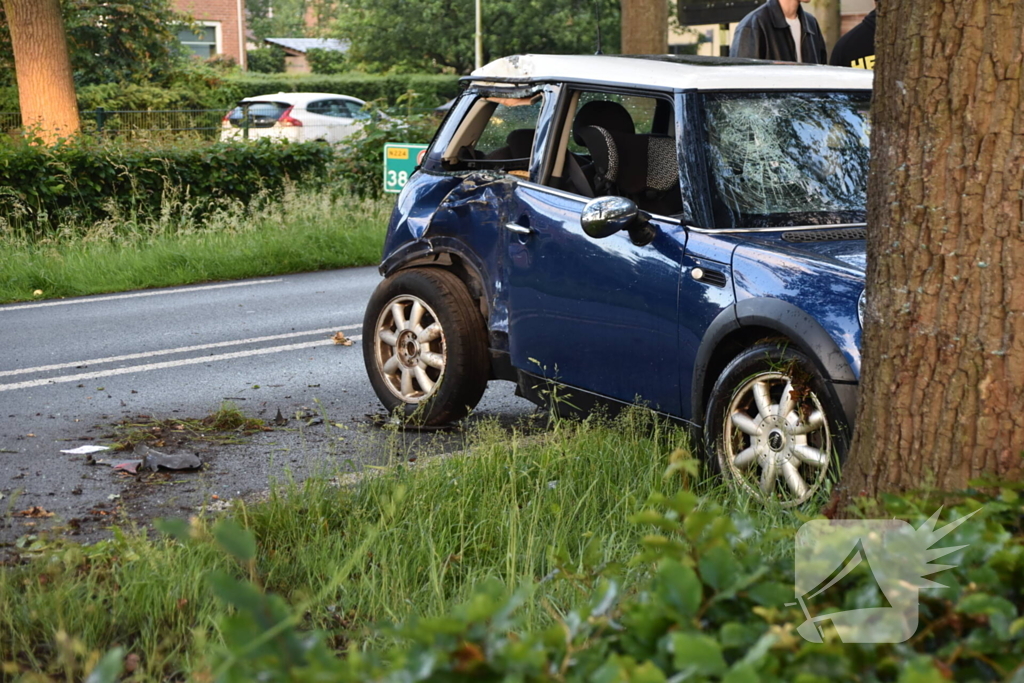 Gewonde bij botsing tussen twee auto's