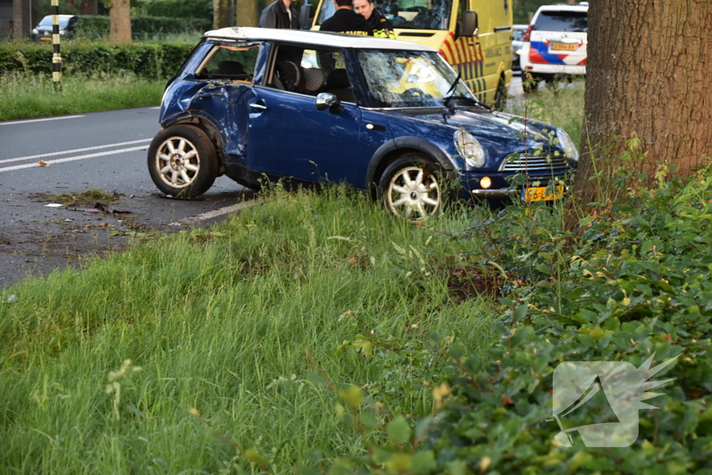 Gewonde bij botsing tussen twee auto's