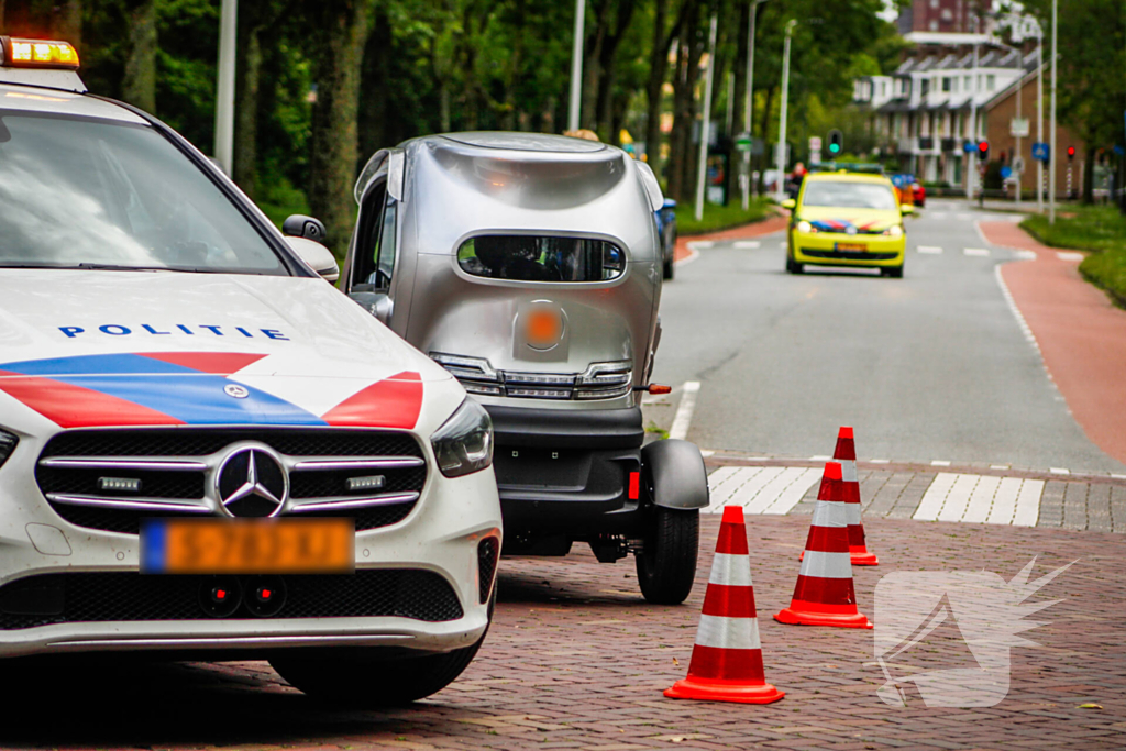 Fietser komt ten val na aanrijding met brommobiel