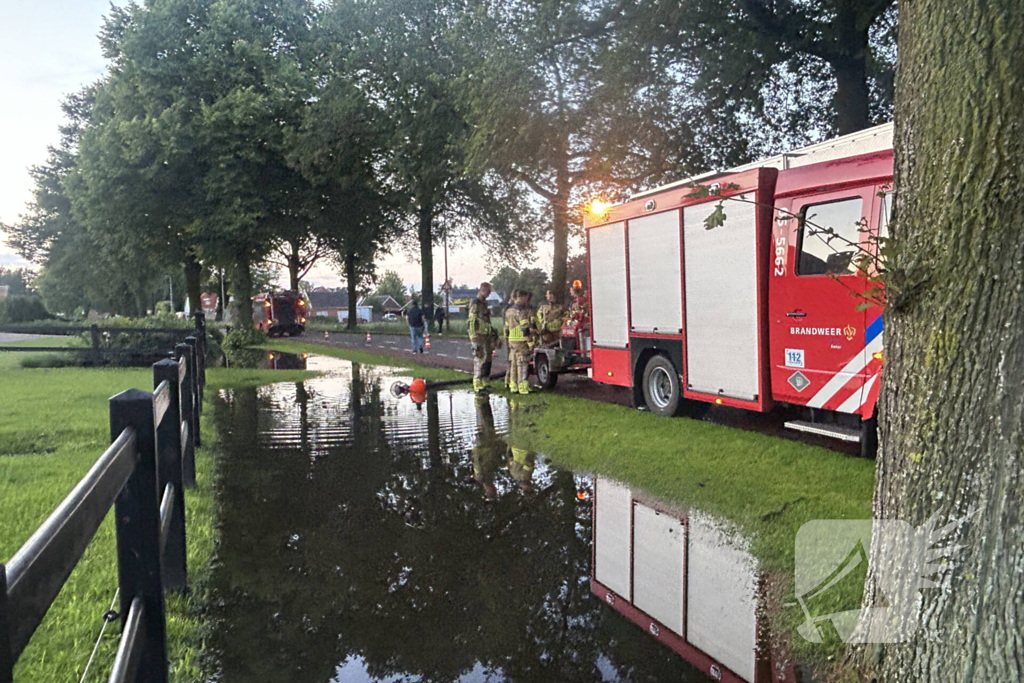 Brandweer pompt overtollig water weg