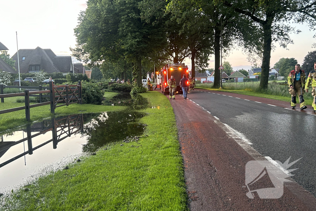 Brandweer pompt overtollig water weg