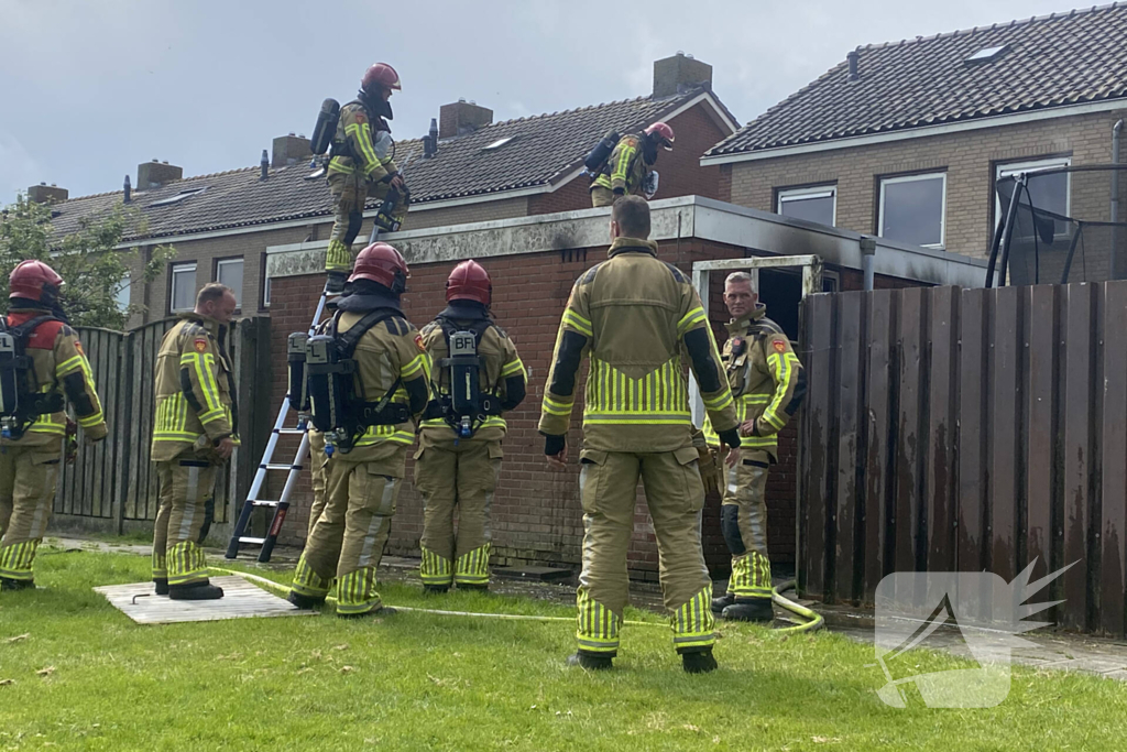 Brand in schuur snel onder controle