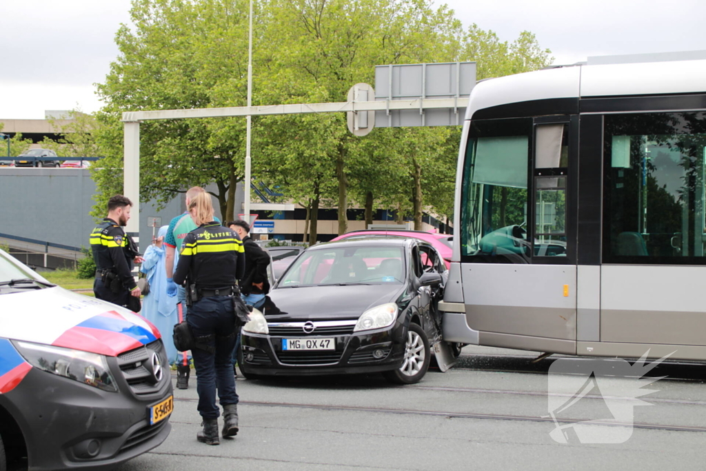 Tram in botsing met personenauto