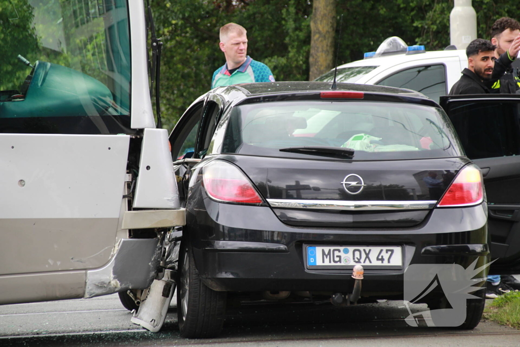 Tram in botsing met personenauto