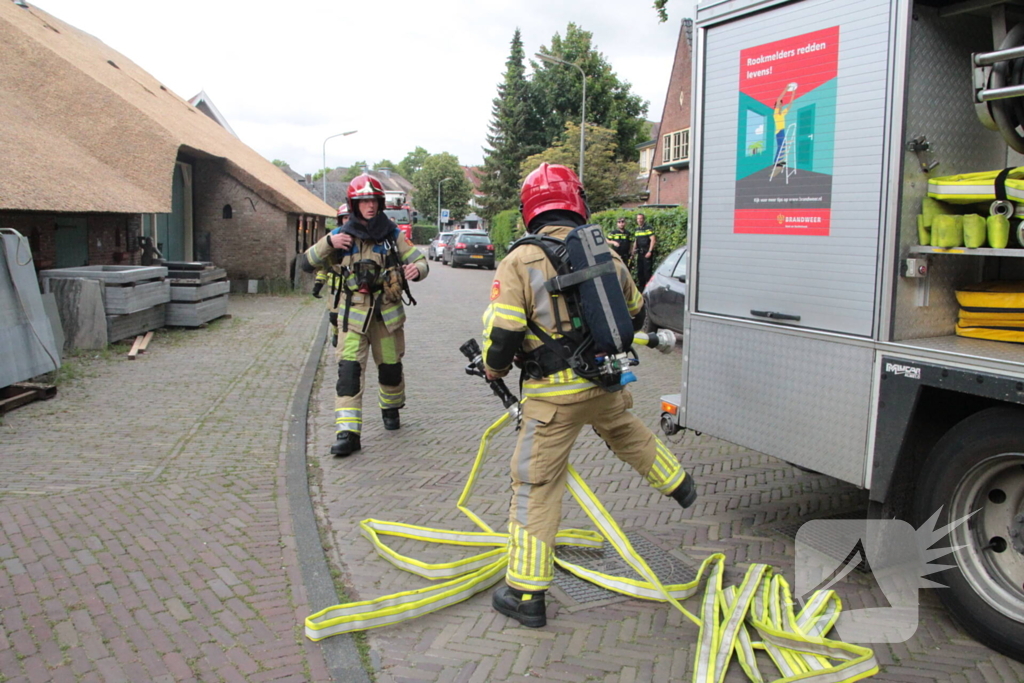 Heftruck in brand in bedrijfspand