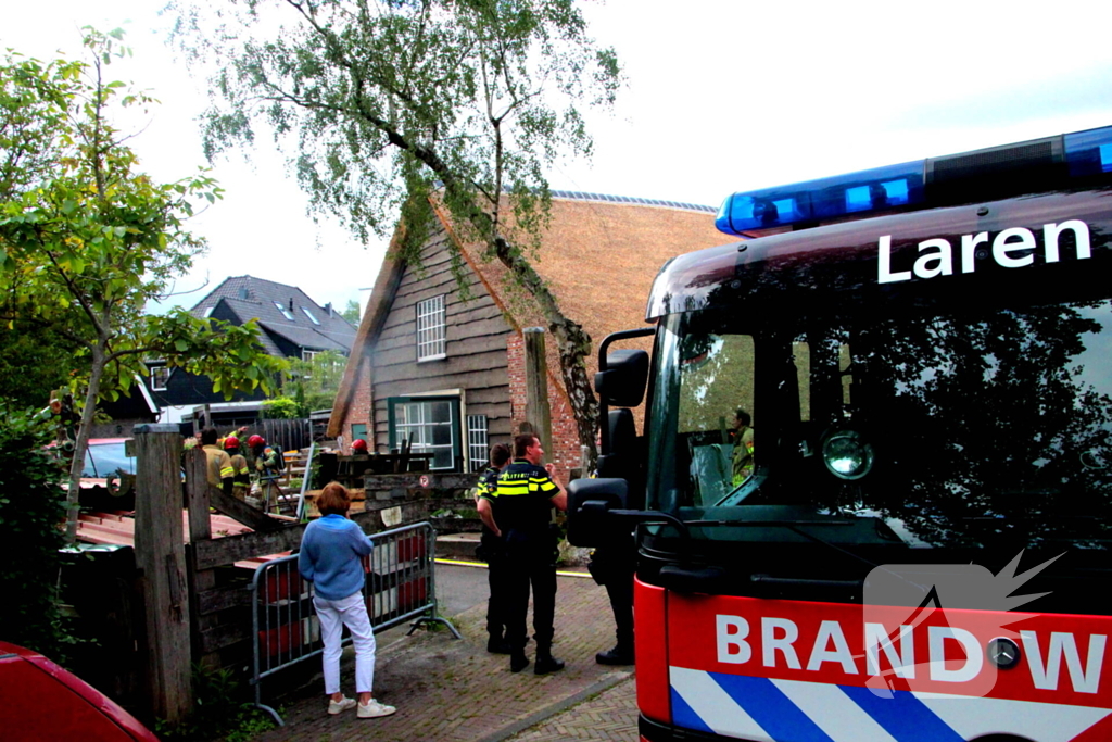 Heftruck in brand in bedrijfspand