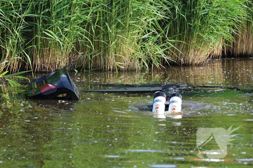 Personenwagen in het water aangetroffen