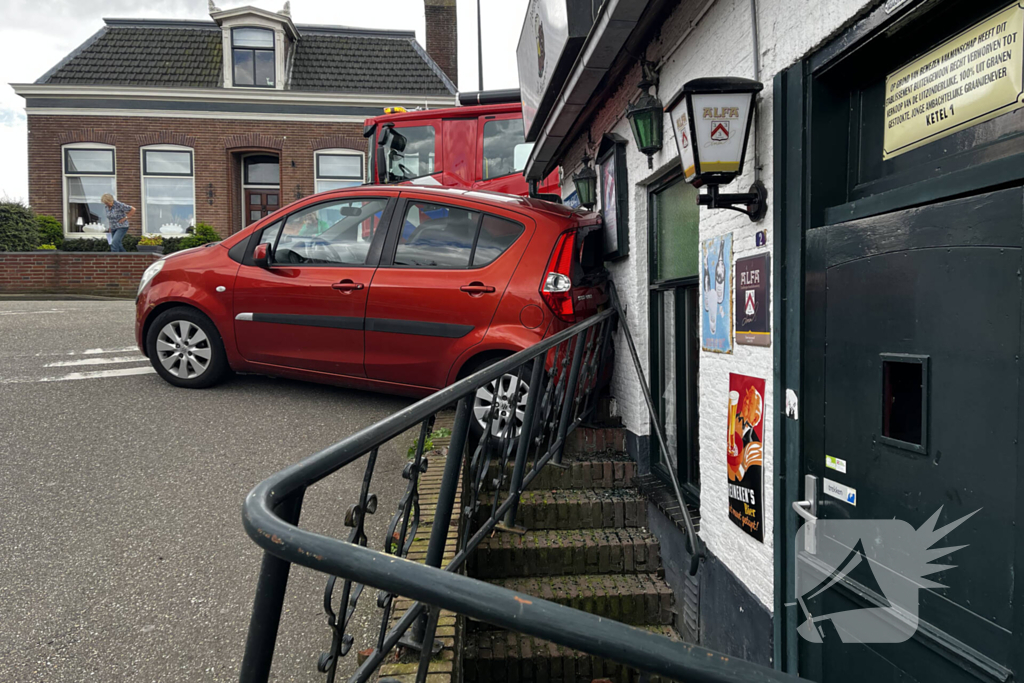 Automobilist ramt hekwerk en café