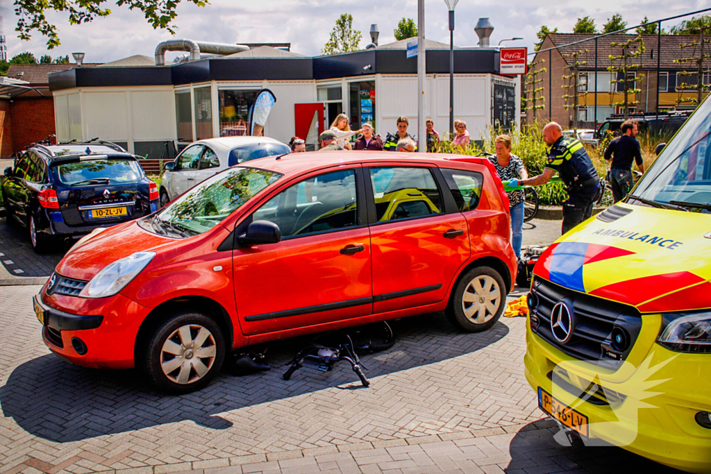 Fietser zwaargewond bij aanrijding met auto