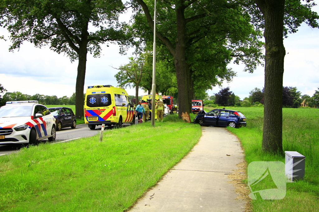 Automobilist zwaargewond na eenzijdig ongeval