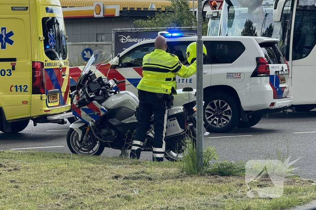 Fietser aangereden door auto met aanhanger