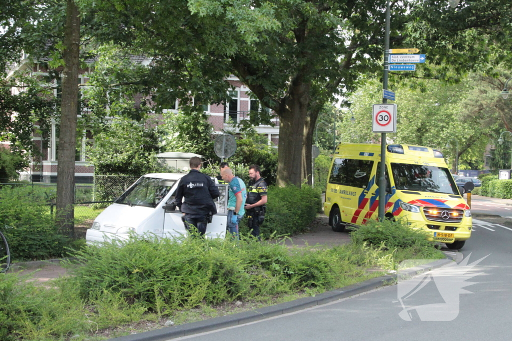 Brommobiel klapt op fietser