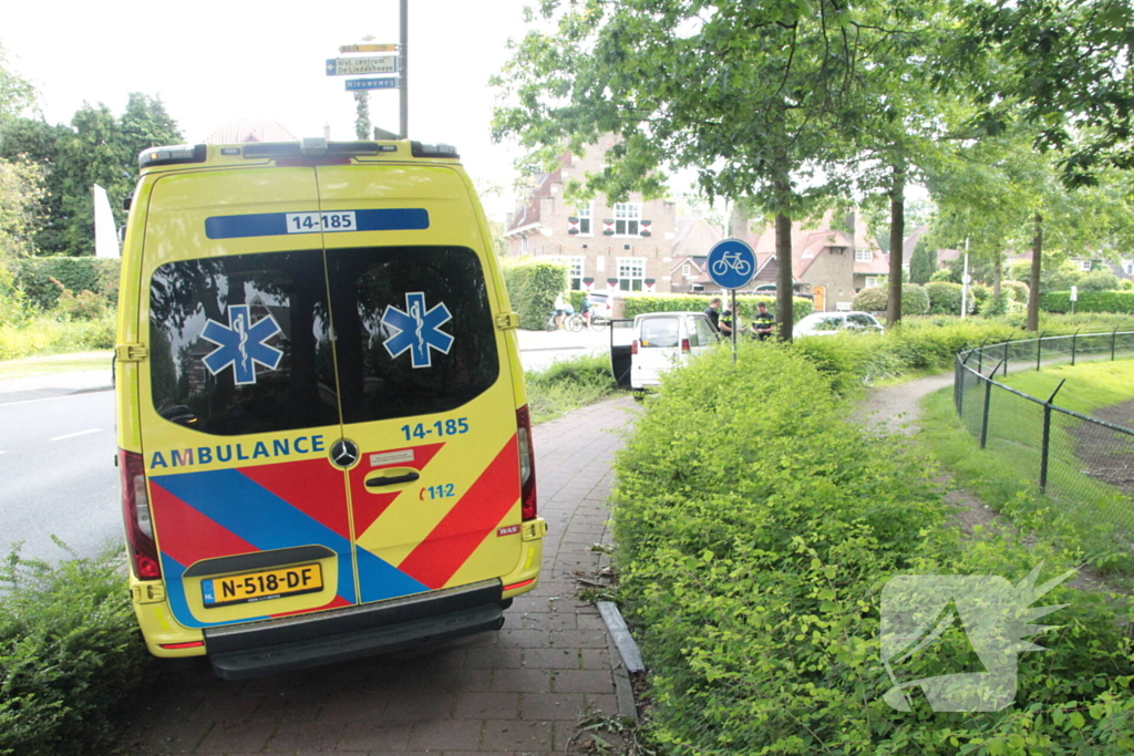 Brommobiel klapt op fietser