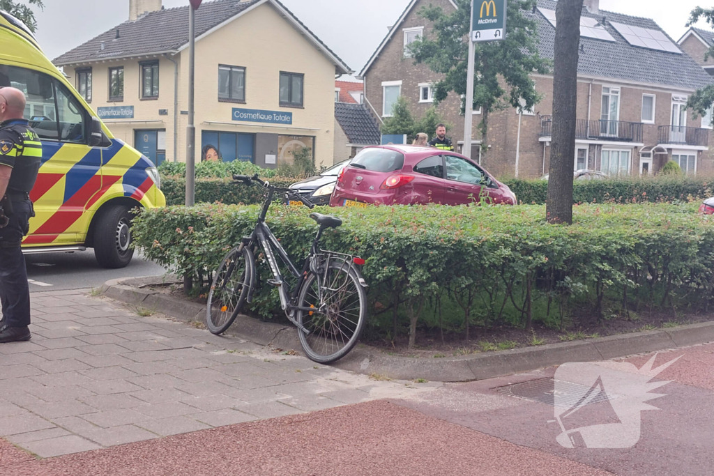 Fietser gewond bij botsing met auto