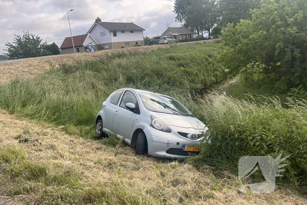 Automobilist verliest macht over het stuur