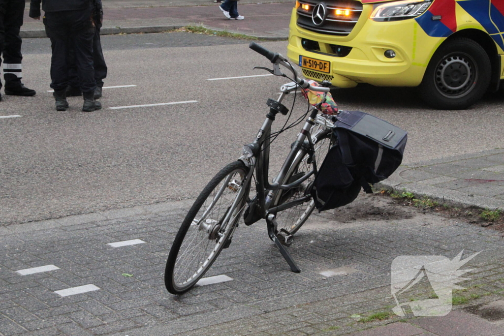 Fietser ernstig gewond bij botsing met auto