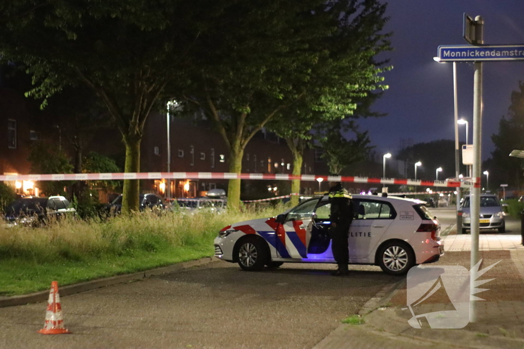 Voorgevel en voordeur beschadigd na explosie