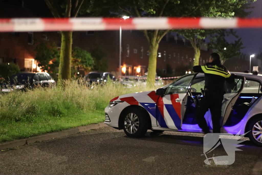 Voorgevel en voordeur beschadigd na explosie