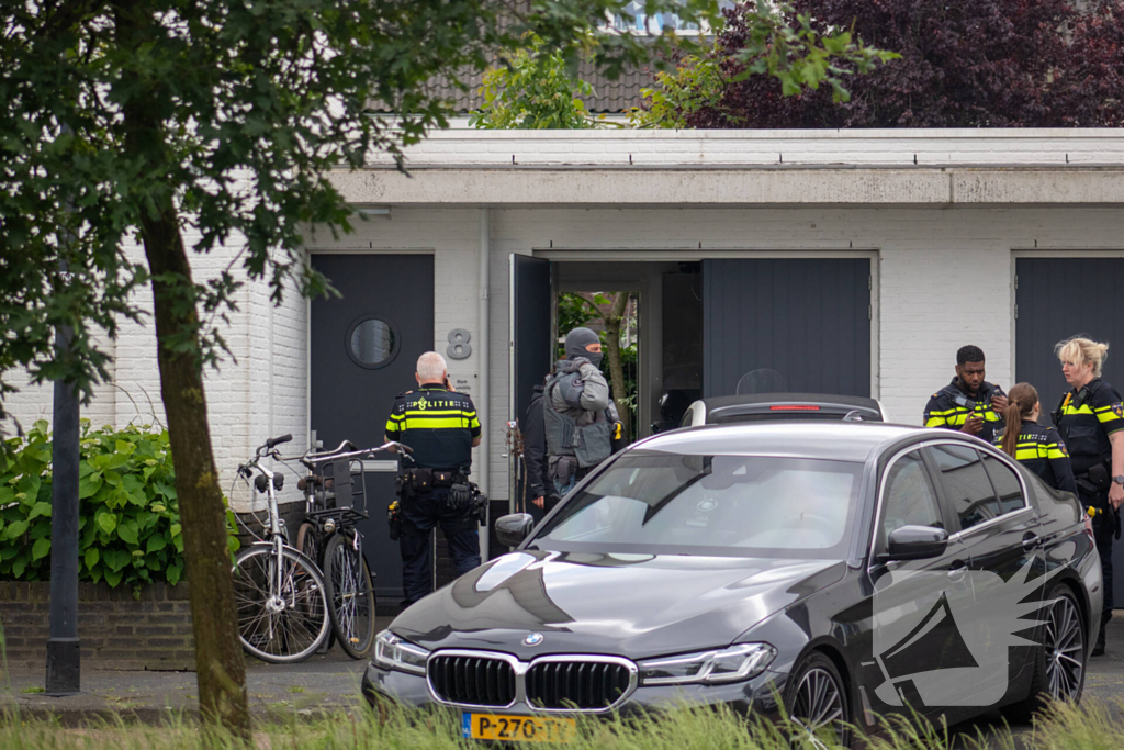 Arrestatieteam valt woning binnen