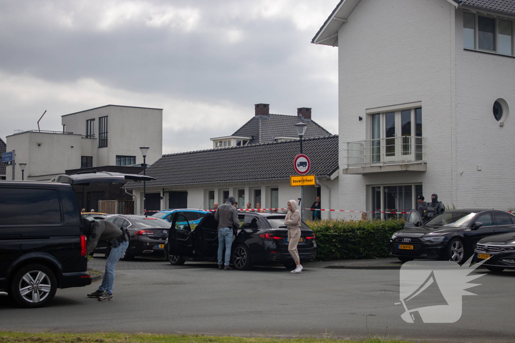 Arrestatieteam valt woning binnen