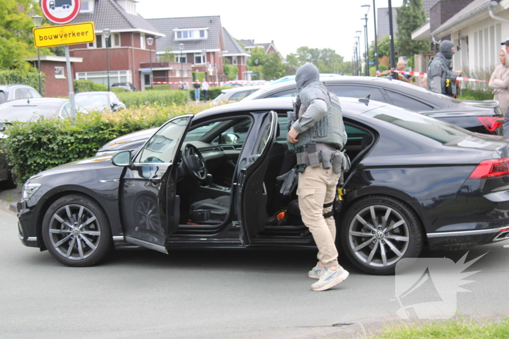 Arrestatieteam valt woning binnen