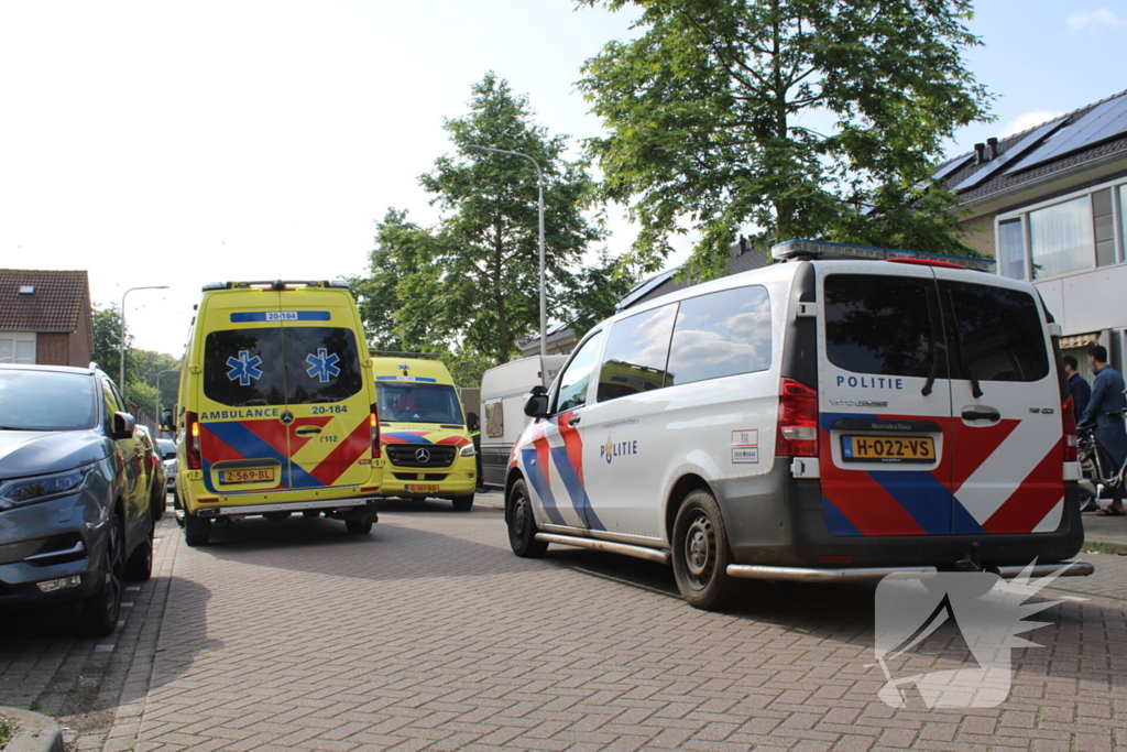 Traumahelikopter landt voor noodsituatie in woning