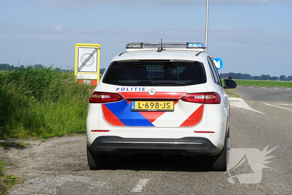 Vrouw verdwijnt met auto in de sloot