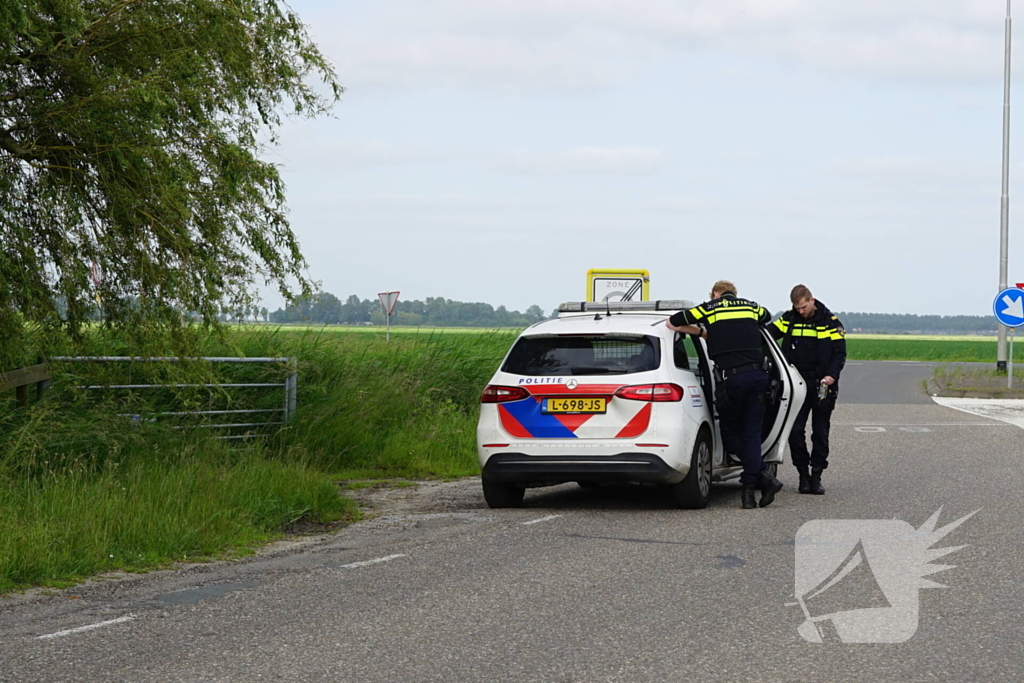 Vrouw verdwijnt met auto in de sloot