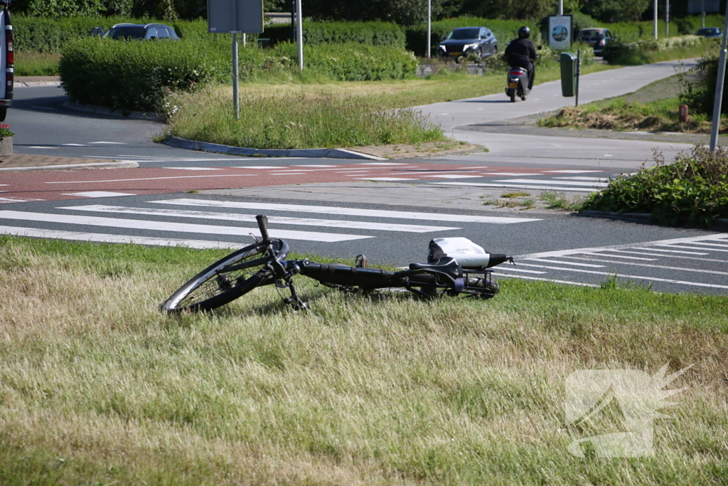 Weer een fietser aangereden op rotonde