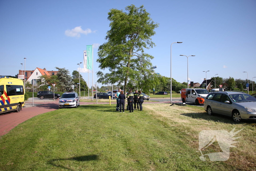 Weer een fietser aangereden op rotonde