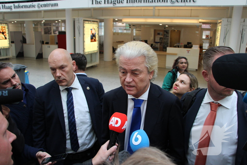 PVV-leider Wilders brengt stem uit voor Europees Parlementsverkiezing