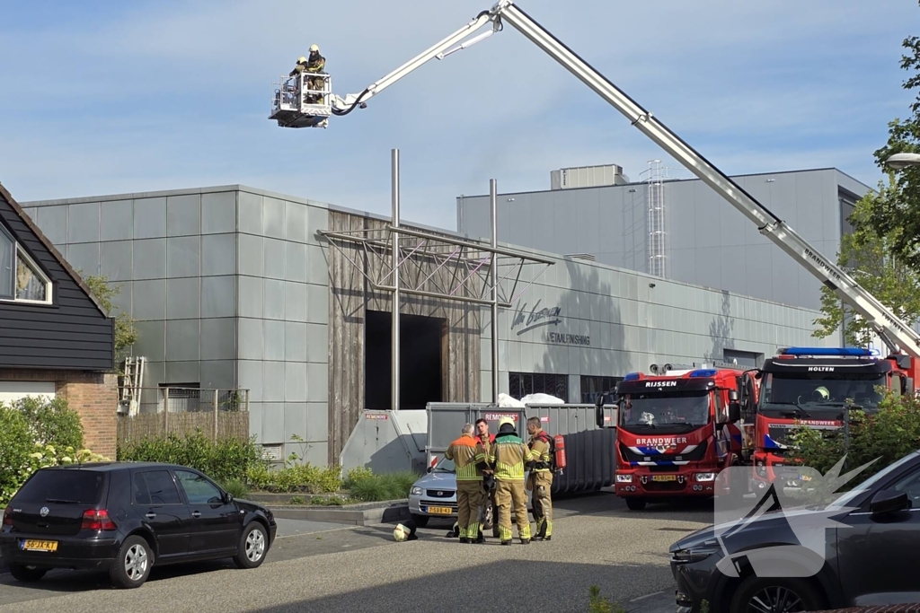 Bedrijf ontruimd door brand in bedrijfshal