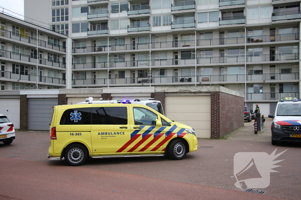 Persoon zwaargewond nadat hamer van grote hoogte valt